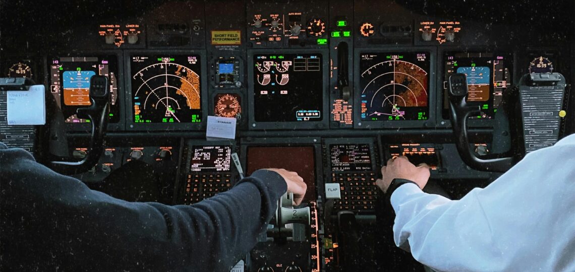 kokpit-737-pexels-adrian-gagea-2635565-4207314